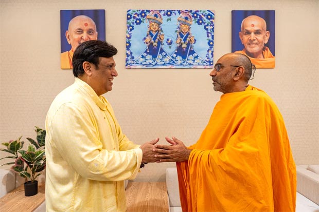 Govinda visits the Swaminarayan temple in New Jersey