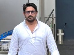 Jolly aka Arshad Warsi wave for media