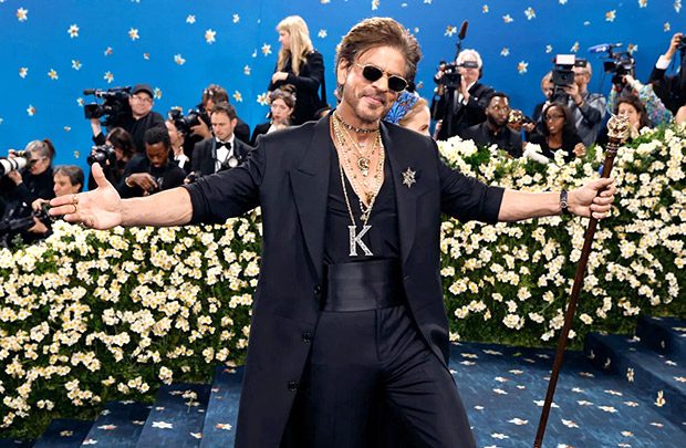 King team urges fans to stop sharing leaked set photos and videos of Shah Rukh Khan starrer