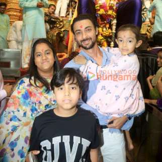Photos: Aayush Sharma and Arpita Khan snapped at Lalbaugcha Raja