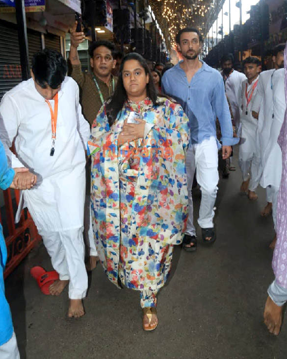 photos aayush sharma and arpita khan snapped at lalbaugcha raja 3
