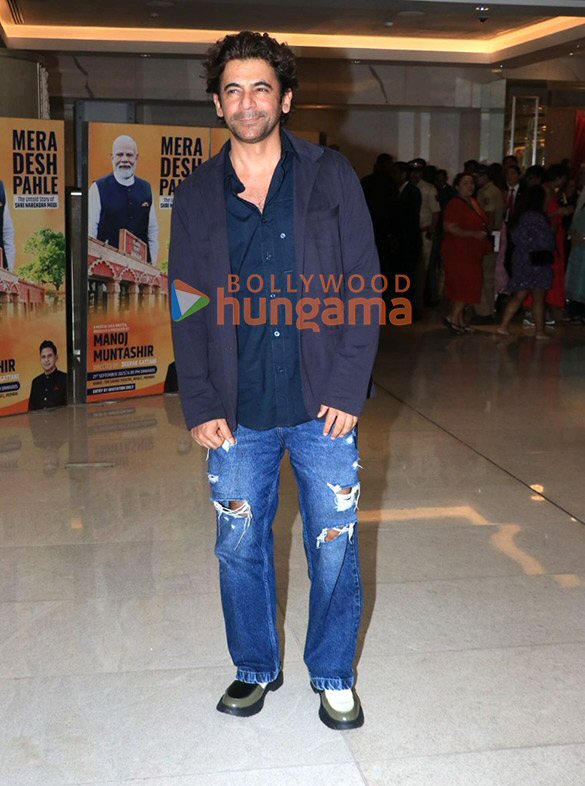 photos akshay kumar tiger shroff arjun kapoor and others grace the screening of the grand musical saga mera desh pahle 12