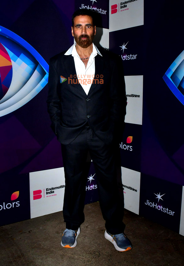 photos akshay kumar and arshad warsi snapped promoting jolly llb 3 on the sets of bigg boss 19 2
