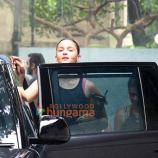 Photos: Alia Bhatt spotted in Bandra