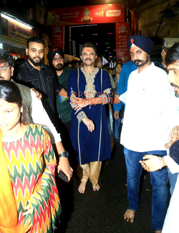 photos anil kapoor and sunita kapoor snapped at lalbaugcha raja 5