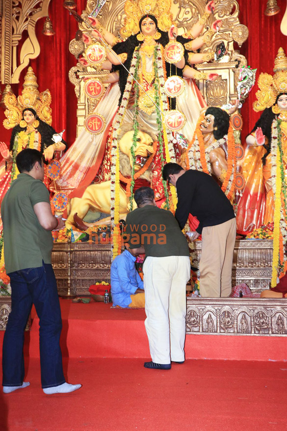 photos bhushan kumar and ayan mukerji snapped at a durga puja pandal 3