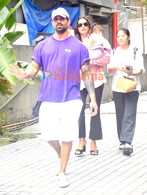 photos bipasha basu with husband spotted outside play group in bandra 6