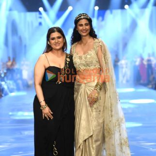 Photos: Daisy Shah turned showstopper at the Global India Couture Week where Dr. Tvacha presented Manali Jagtap's Festive Resort Wear Collection