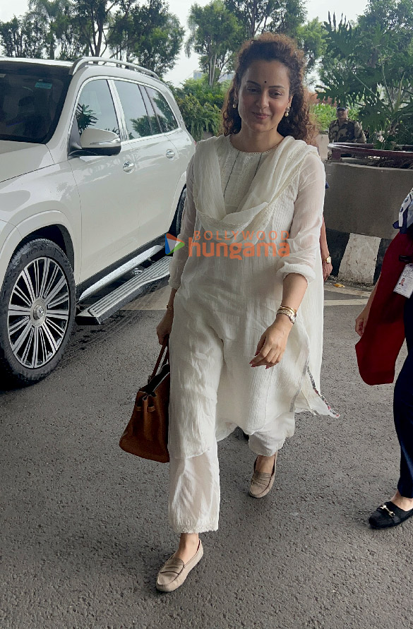 photos deepika padukone ranveer singh sonam kapoor ahuja and others snapped at the airport 4