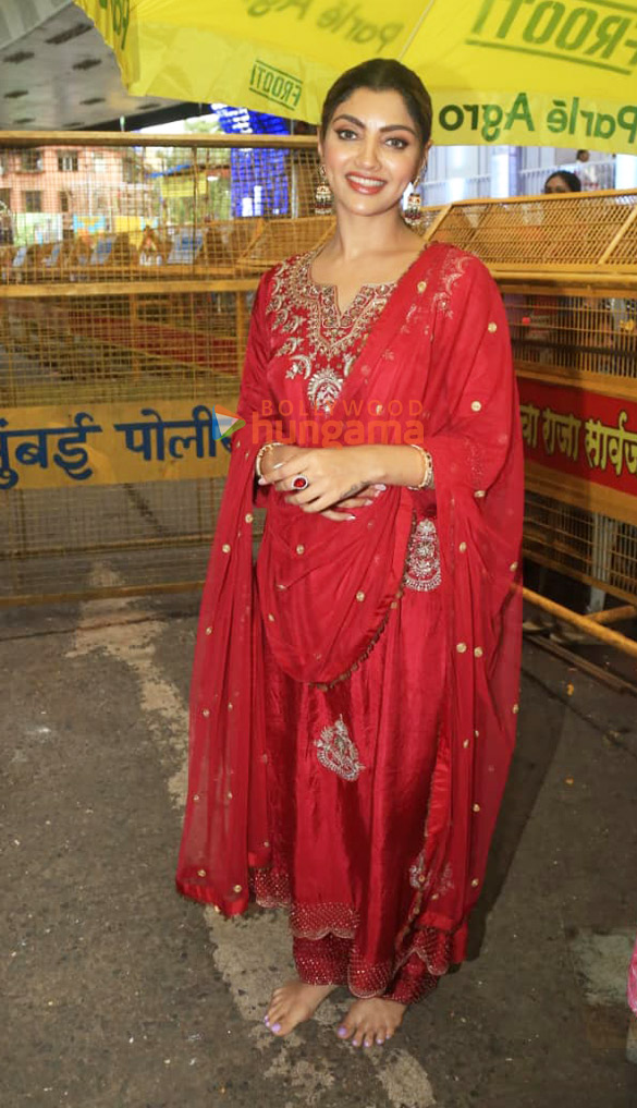 photos esha deol madhoo and others snapped at lalbaugcha raja 66 2