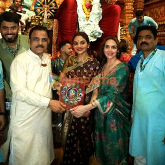 Photos: Esha Deol, Madhoo and others snapped at Lalbaugcha Raja