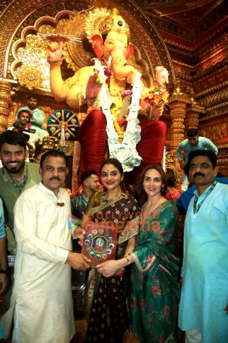 Photos: Esha Deol, Madhoo and others snapped at Lalbaugcha Raja
