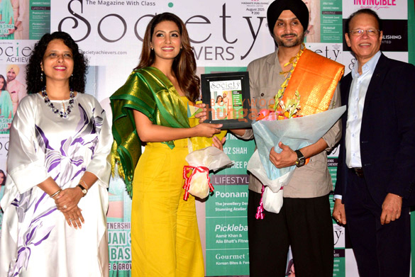 photos harbhajan singh geeta basra and others unveil the latest issue of society achievers magazine 4