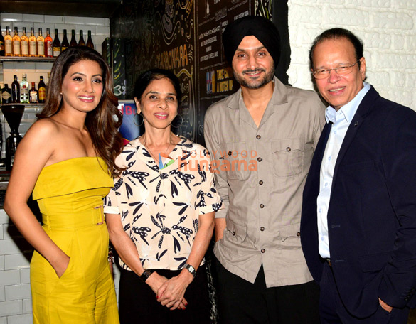 photos harbhajan singh geeta basra and others unveil the latest issue of society achievers magazine 9