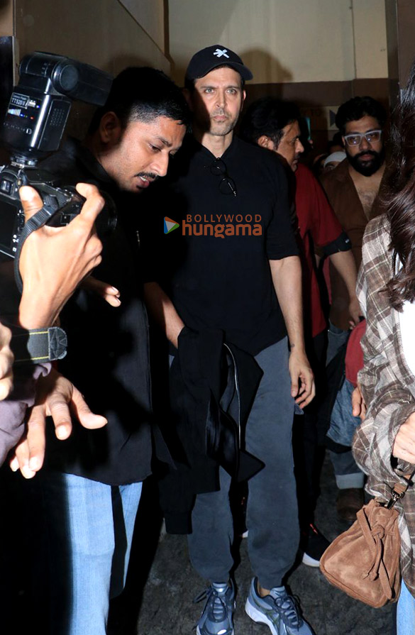photos hrithik roshan saba azad farhan akhtar and shibani dandekar snapped at juhu pvr 4