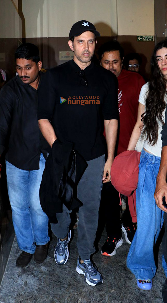 photos hrithik roshan saba azad farhan akhtar and shibani dandekar snapped at juhu pvr 5
