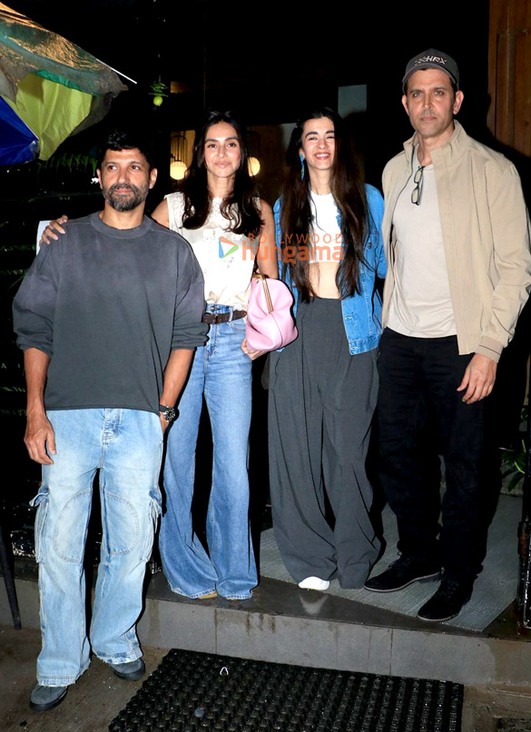 photos hrithik roshan saba azad farhan akhtar and shibani dandekar snapped at mizu restaurant in bandra 3