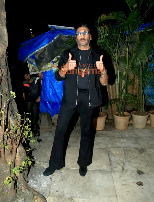 Photos: Jackie Shroff snapped in Bandra Photos: Jackie Shroff snapped in Bandra