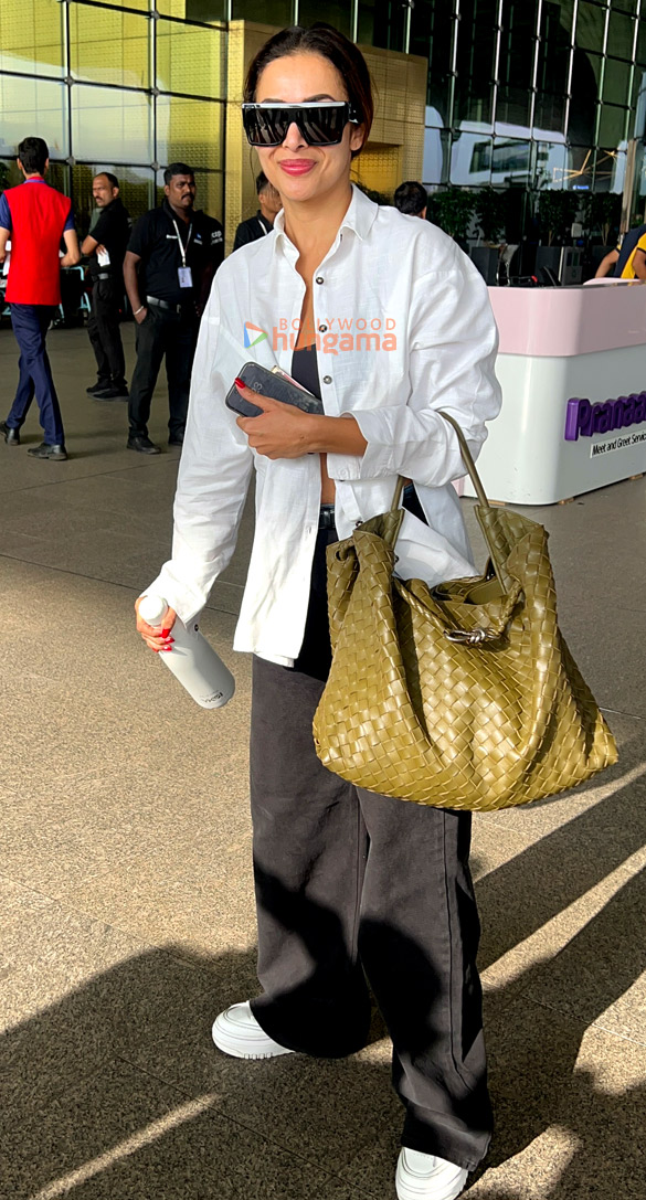 photos malaika arora snapped at the airport 3 5