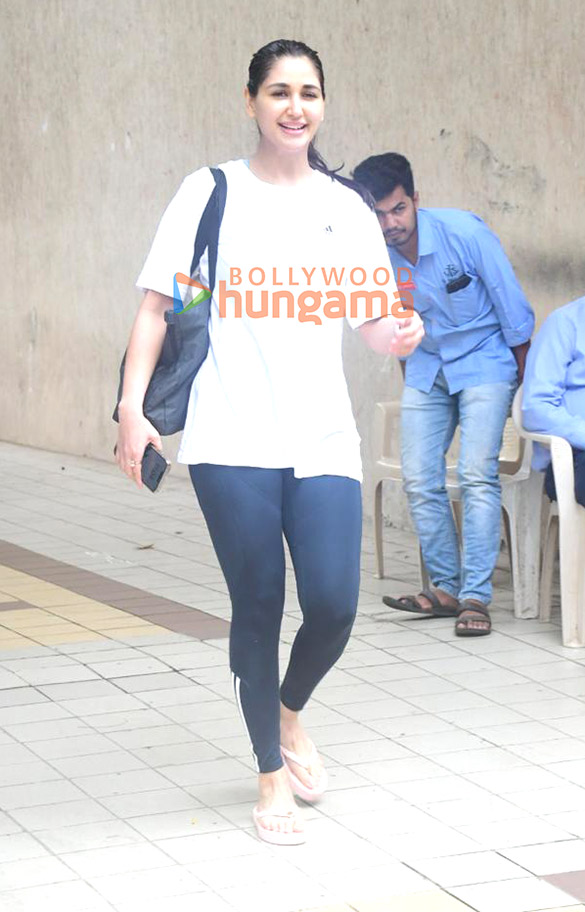 Photos: Nikita Dutta snapped outside the gym in Khar Photos: Nikita Dutta snapped outside the gym in Khar