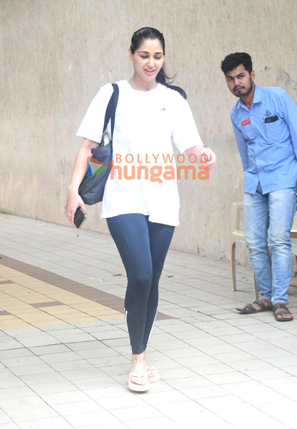 photos nikita dutt snapped outside the gym in khar 2
