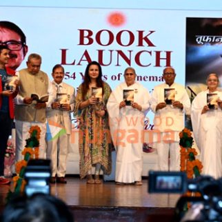 Photos: Poonam Dhillon, Mukesh Rishi, Tej Sapru and others graced the launch of Chaand Mishra's book 'Toofano Mein Tohfa'