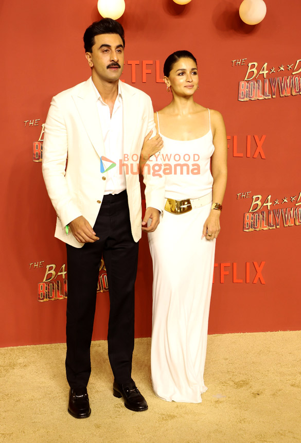 photos shah rukh khan kajol aryan khan ajay devgn sahher bambba shashank khaitan and others grace the premiere of the bads of bollywood 1123 16 657