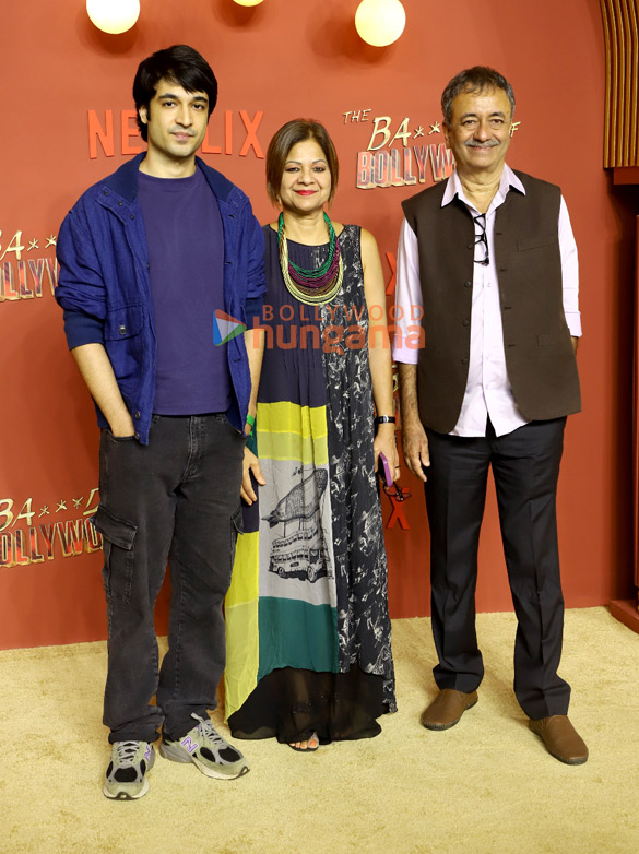 photos shah rukh khan kajol aryan khan ajay devgn sahher bambba shashank khaitan and others grace the premiere of the bads of bollywood 1123 32 657