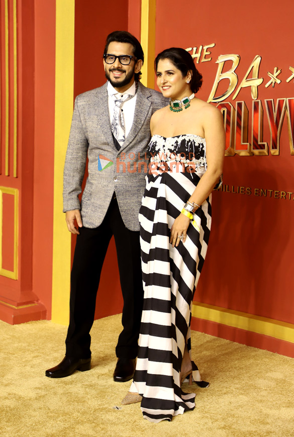 photos shah rukh khan kajol aryan khan ajay devgn sahher bambba shashank khaitan and others grace the premiere of the bads of bollywood 1123 43 657