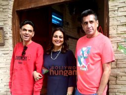 Photos: Shilpa Shirodkar snapped outside a restaurant in Khar