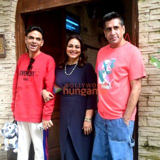 Photos: Shilpa Shirodkar snapped outside a restaurant in Khar
