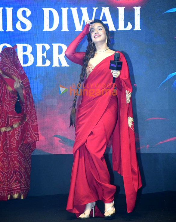 photos shraddha kapoor dinesh vijan amar kaushik and niren bhatt grace the trailer launch of thamma 5