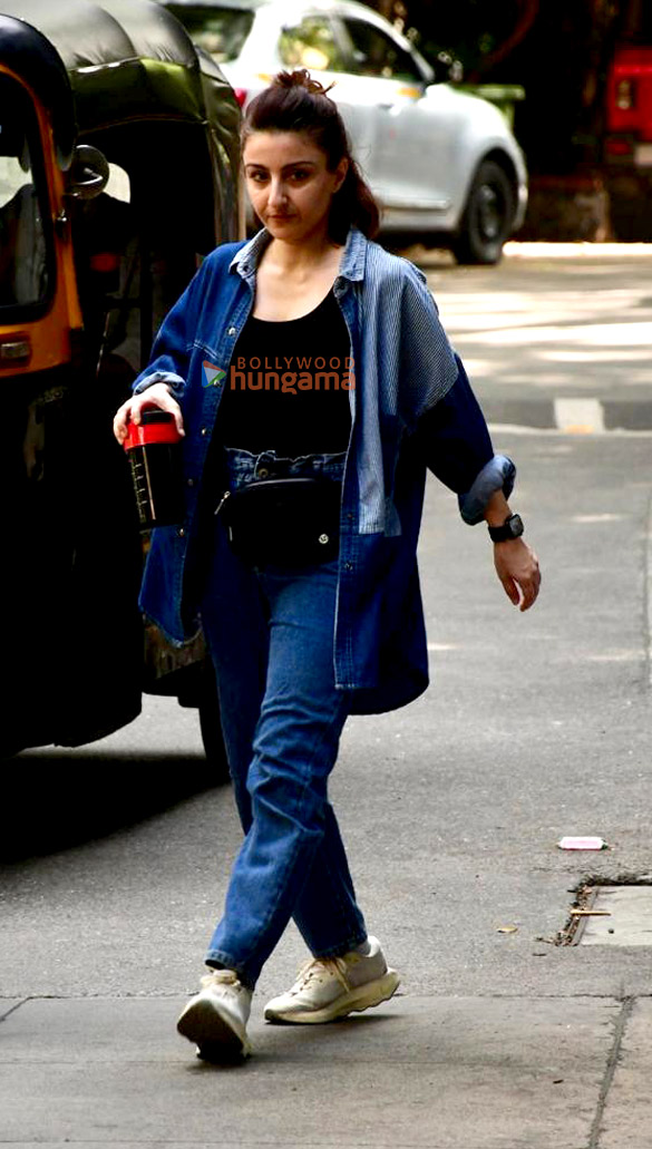 Photos: Soha Ali Khan snapped in Pali Hill Photos: Soha Ali Khan snapped in Pali Hill