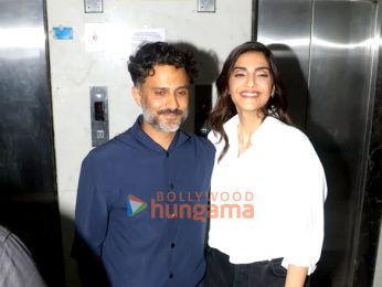 Photos: Sonam Kapoor Ahuja and Anand Ahuja snapped in Bandra Photos: Sonam Kapoor Ahuja and Anand Ahuja snapped in Bandra