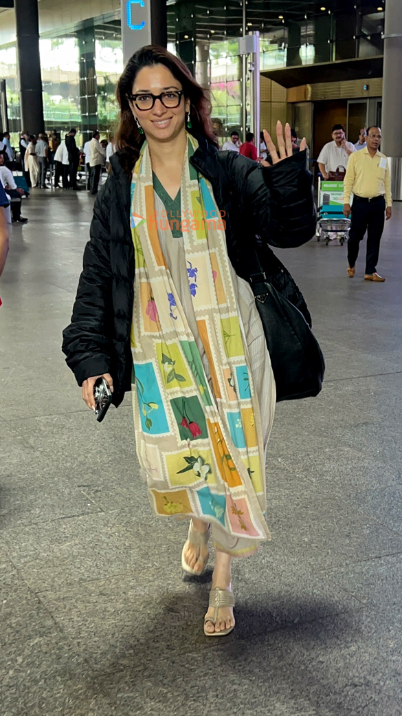 Photos: Tamannaah Bhatia, Mira Rajput Kapoor and Jasmin Bhasin snapped at the airport Photos: Tamannaah Bhatia, Mira Rajput Kapoor and Jasmin Bhasin snapped at the airport