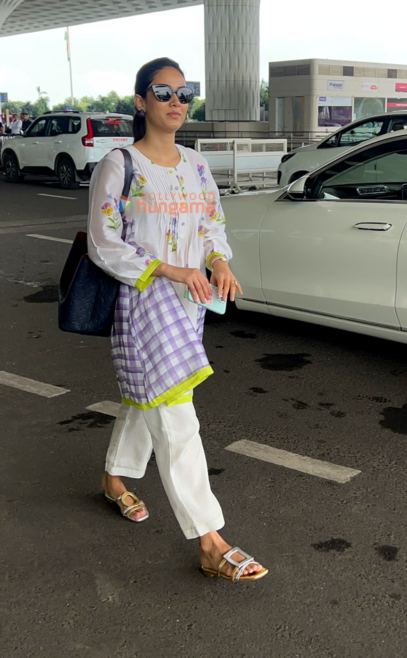 photos tamannaah bhatia mira rajput kapoor and jasmin bhasin snapped at the airport 2