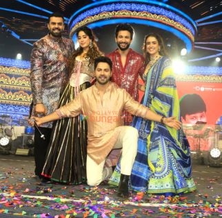 Photos: Varun Dhawan, Janhvi Kapoor, Sanya Malhotra, Rohit Saraf and Maniesh Paul snapped promoting Sunny Sanskari Ki Tulsi Kumari at Falguni Pathak’s Dandiya Night