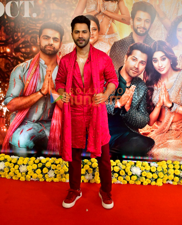 photos varun dhawan and janhvi kapoor snapped at sunny sanskari ki tulsi kumari trailer launch 7