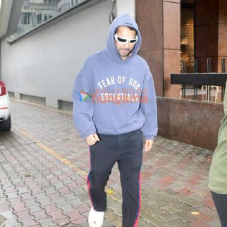 Photos: Varun Dhawan snapped at Ramesh S Taurani's office in Khar