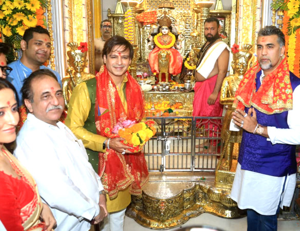 Photos: Vivek Oberoi snapped at Mumba Devi Temple Photos: Vivek Oberoi snapped at Mumba Devi Temple