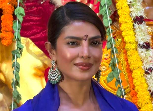Priyanka Chopra pays a surprise visit to Durga Puja pandal organized by Kajol and Rani Mukerji’s families, poses with Ayan Mukerji and Tanishaa Mukerji : Bollywood News – Bollywood Hungama