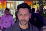 Varun Dhawan poses for a selfie with fan at the airport