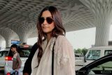 Sonam Kapoor stylish look at thr airport
