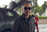 Kailash Kher in a stylish look papped at the airport