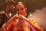 Neha Dhupia groving on Panwadi