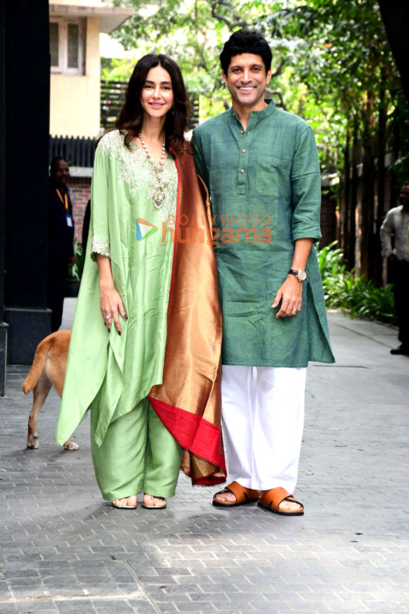 Photos: Farhan Akhtar, Shibani Dandekar and Ritesh Sidhwani snapped during Diwali puja Photos: Farhan Akhtar, Shibani Dandekar and Ritesh Sidhwani snapped during Diwali puja