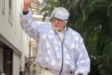 Big B waving to his fans! Amitabh Bachchan