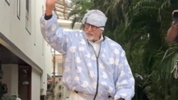Big B waving to his fans! Amitabh Bachchan