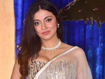 Divya Khossla steals the spotlight in shimmering silver elegance Divya Khossla steals the spotlight in shimmering silver elegance