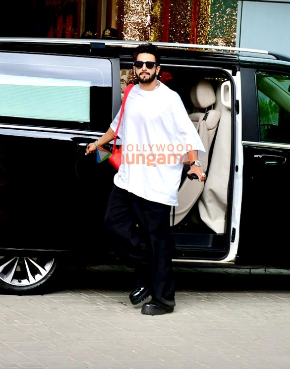 photos ananya panday ranveer singh and karan johar snapped at kalina airport 1